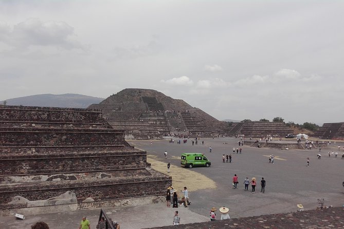 Acolman-Teotihuacán-Plaza of the Three Cultures- Craft Workshop - Return Time Variations