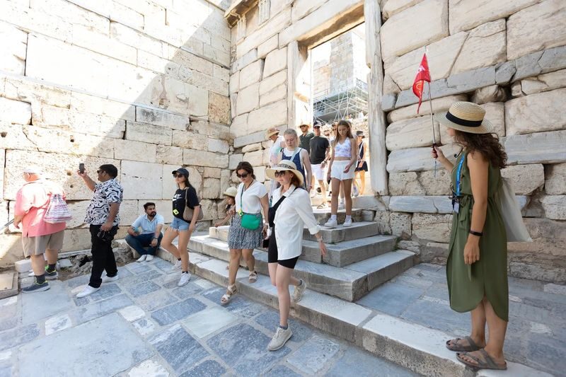 Acropolis Walking Tour with Optional Acropolis Museum Ticket - Early starts, summer heat, and the four-hour commitment