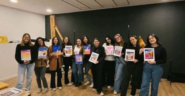Acrylic Painting Workshop: Amazing Group Experience in Porto - Ideal for Groups