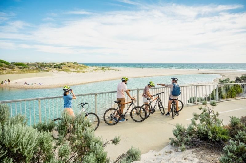 Adelaide City to Sea Bike Tour - Leaving Adelaide by the river