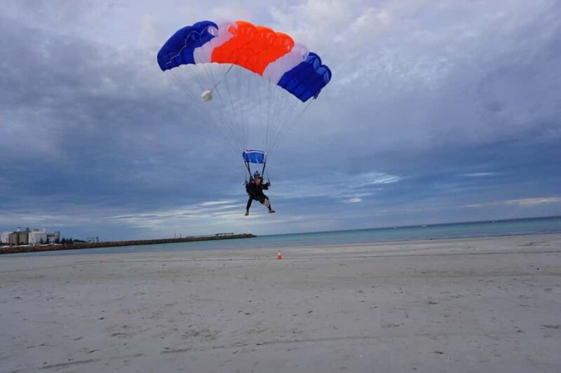 Adelaide: Tandem Skydive over Wallaroo Beach, Beach Landing - The Leap: The Heart of the Experience