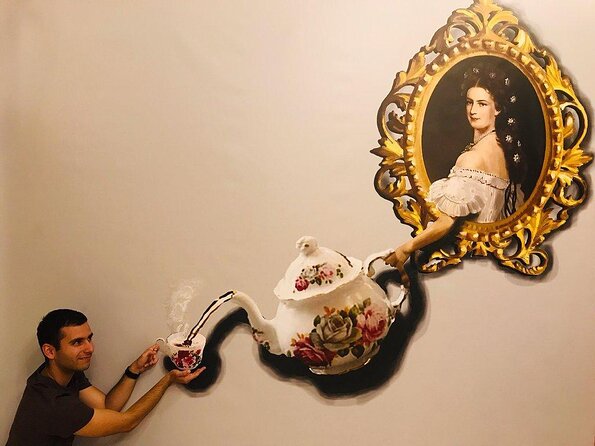 Adult Ticket in 3D Gallery Budapest - Interactive 3D Paintings Experience