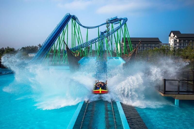 Adventure Waterpark Desaru Coast Ticket in Johor - Food, lockers and the small costs that add up
