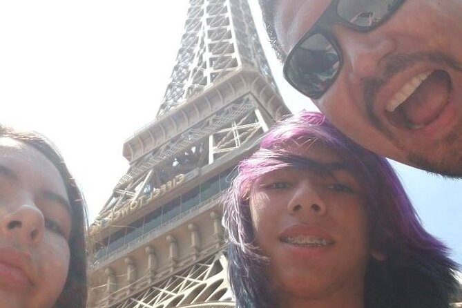 Adventurous Scavenger Hunt in Downtown Las Vegas - Experience the Wacky Walks App