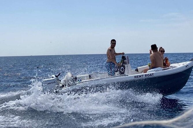 Aegeon 550: Boat Rental in Santorini - Date and Traveler Information