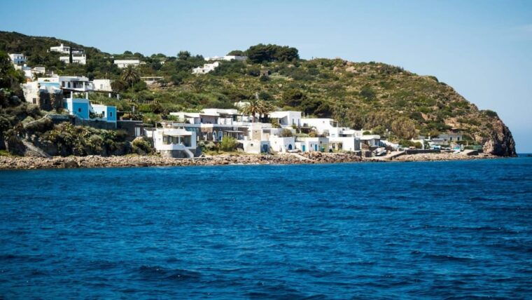 Aeolian Islands Mini Cruise With Stromboli by Night - Boat Specifications and Amenities