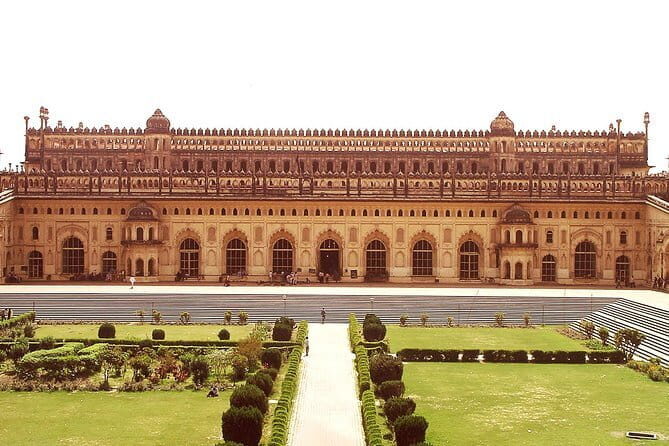 Affordable transfer from Agra to Lucknow - Why this transfer is a smart choice for travelers