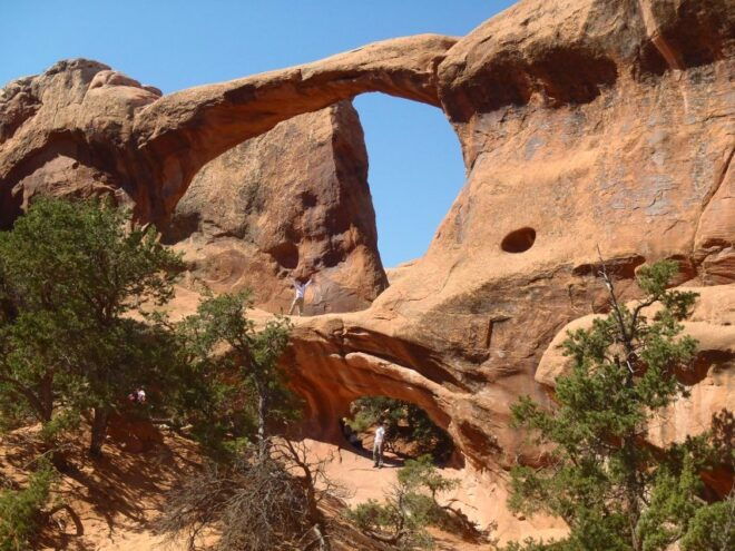 Afternoon Arches National Park 4x4 Tour - Explore Famous Arches and Park Sections
