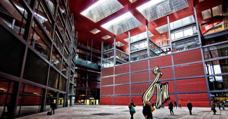 Afternoon Art Delight at Reina Sofía - Exclusive Insights With Expert Guides