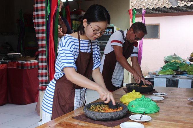 Afternoon Cooking Class and Visit Local Rice Field - Local Market Visit