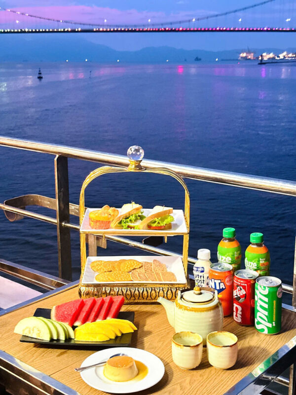 Afternoon Tea Experience on Han River Da Nang with 4U Cruise - Is the 4U afternoon tea worth the price?