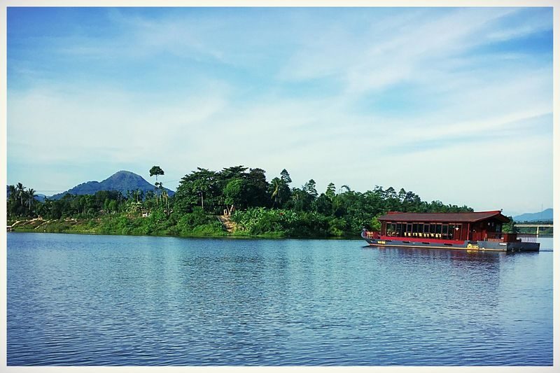 Afternoon Tea Perfume River Sunset Cruise Experience in Hue City - The route: bridges, pagoda and river life