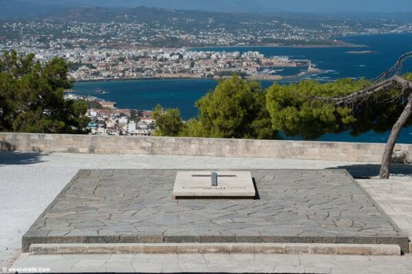 Agia Triada,Stavros,Venizelos Graves, Day Tour - Booking Information