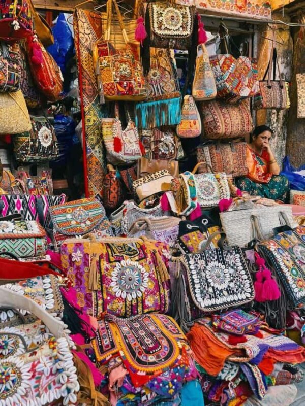Agra: Customizable Shopping Tour with Female Expert - An In-Depth Look at the Agra Shopping Tour