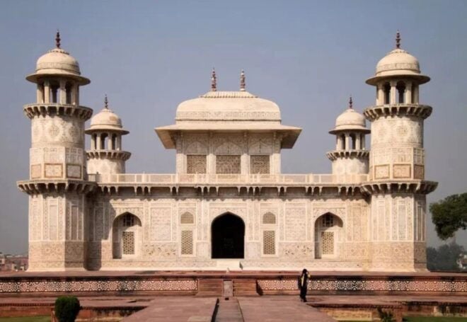 Agra Day Tour With Private Taxi & Professional Guide - Detailed Itinerary for the Day