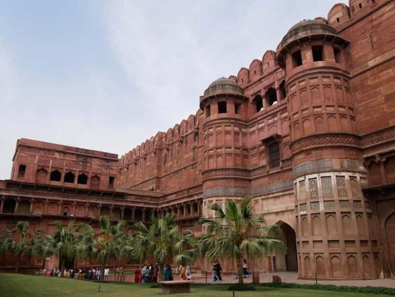 Agra: Guided City Tour Taj Mahal Agra Fort & Baby Taj by Car - The Role of the Guides