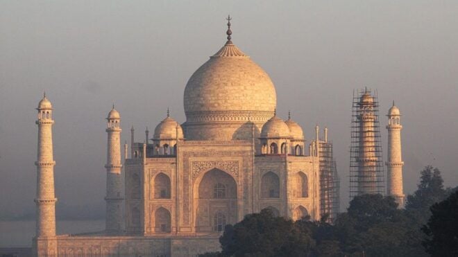 Agra: Private Guided Tour of the Taj Mahal - Exploring the Taj Mahal With a Guide