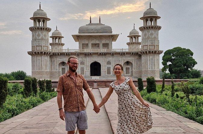 Agra Private Luxury Car Sightseeing Tour - A Closer Look at the Itinerary