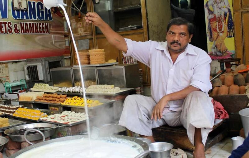 Agra: Street Food, Spice Bazaars Walking Tour & Tuk-tuk Ride - A Close Look at the Tour Experience