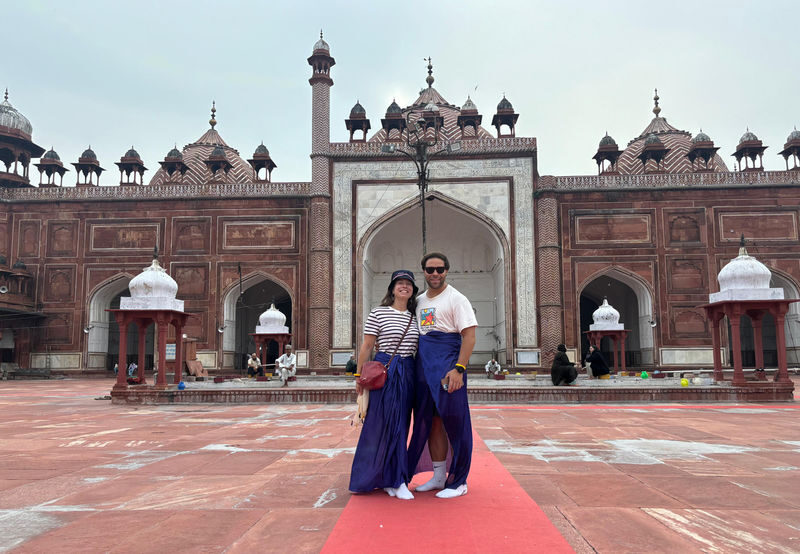 Agra: Street Food Walking Tour, Spice Market, & Tuk-tuk Ride - Jama Mosque: Mughal architecture in the old center