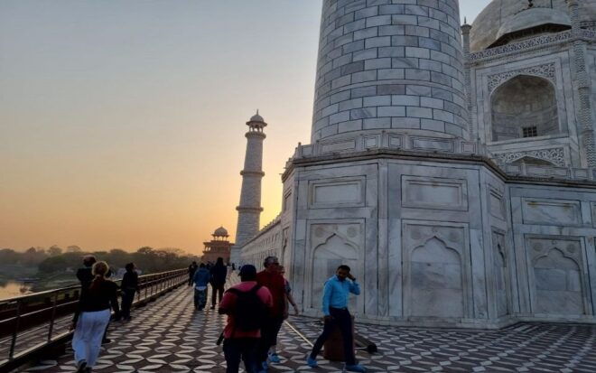 Agra : Taj Mahal & Agra Fort With Local Tour Guide - Tour Experience