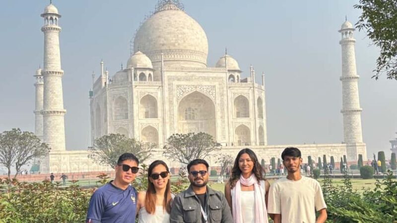 Agra : Taj Mahal Fast-Track Entry Tour with Expert Guide - An In-Depth Look at the Experience