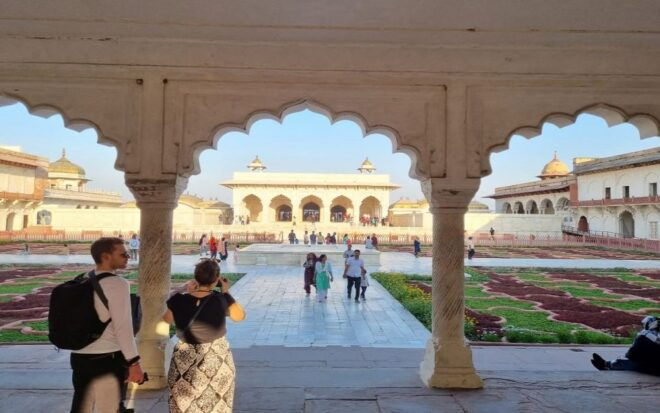 Agra: Taj Mahal Guided Tour With Lunch at 5-Star Hotel - Highlights