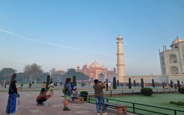 Agra: Taj Mahal Guided Tour With Lunch at 5-Star Hotel - Directions