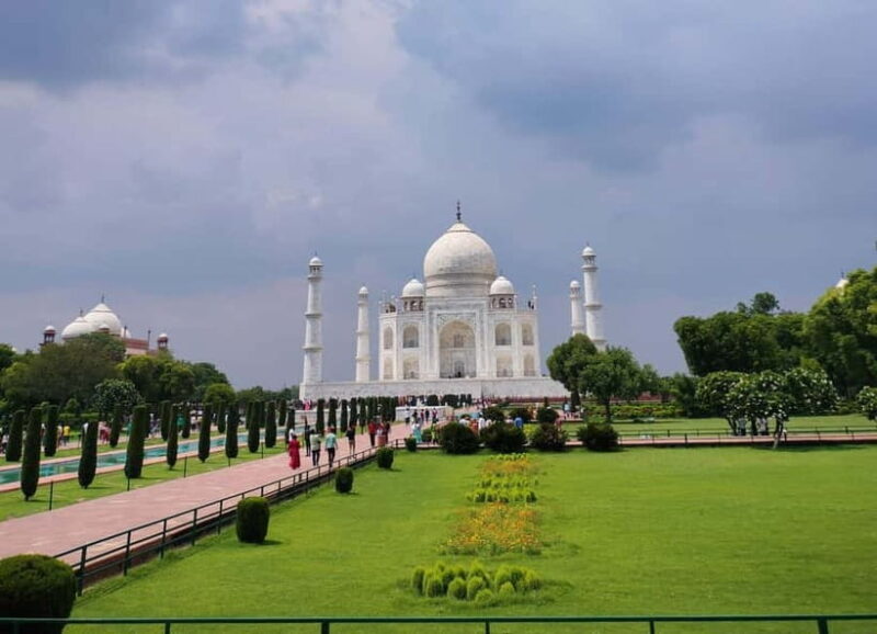 Agra: Taj Mahal Guided Tour with Photographer & Rental Saree - Why This Tour Offers Great Value