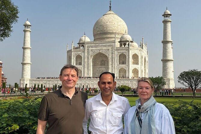 Agra: Taj Mahal Skip The Line Tour with Express Entry Tickets - Guides and Customer Service
