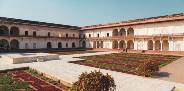 Agra: Taj Mahal Tour With Traditional Indian Dress - What to Bring