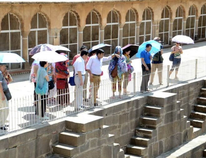 Agra to Jaipur Cab via Fatehpur Sikri & Abhaneri Stepwell - Photography Opportunities