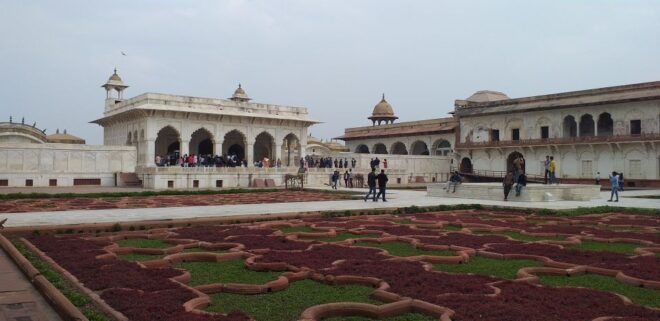 Agra Trip From Delhi by Express Train With All Inclusions - Lunch at a Five-Star Hotel