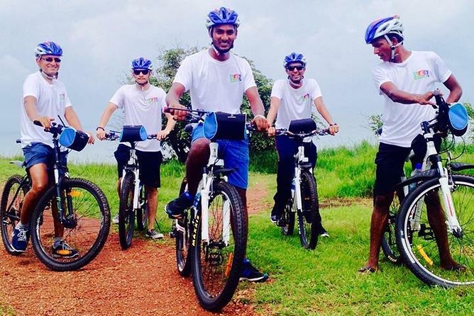 Aguada Hill Cycling Tour From Nerul - Fort Aguada Ramparts Visit