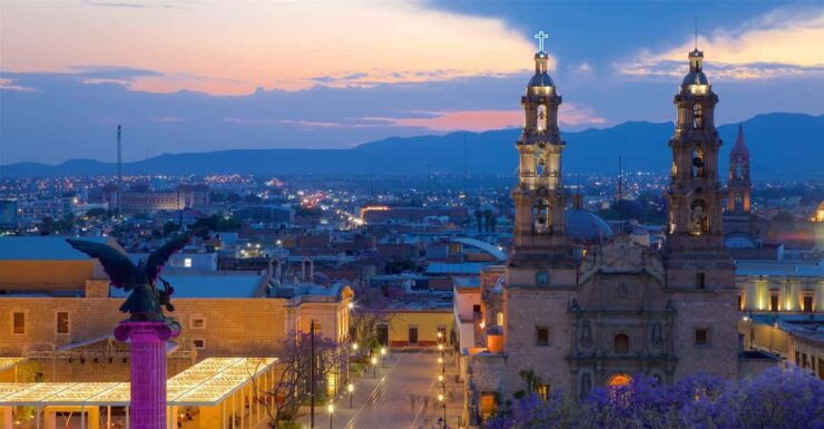 Aguascalientes: Walk Through the City of Aguascalientes - Touring on a Tourist Tram