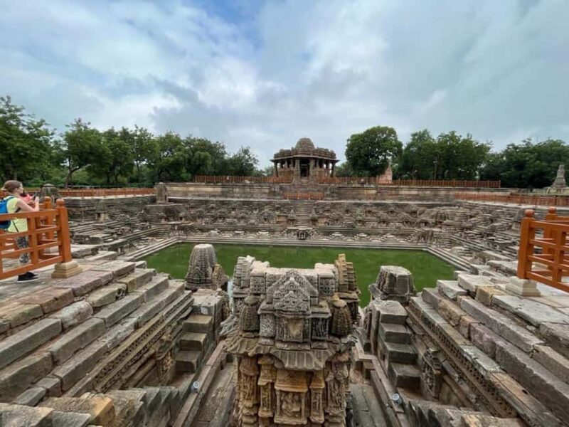 Ahmedabad: Sun Temple of Modhera & Queen's Stepwell Day Trip - A Closer Look at the Itinerary