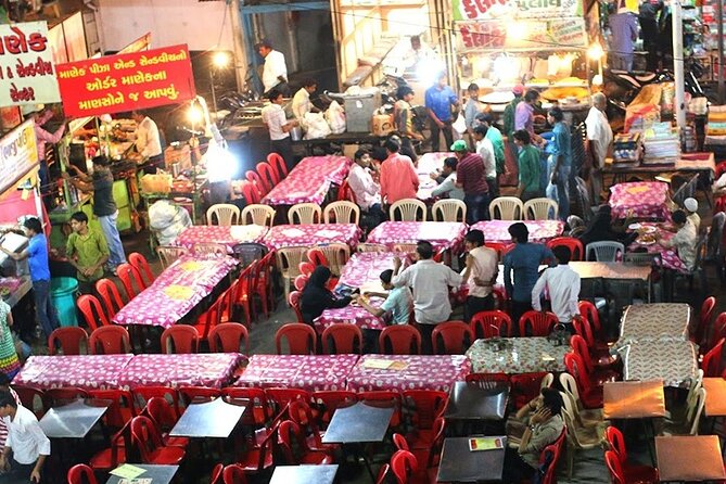 Ahmedabads Colorful Manek Chowk Bazaar - Vibrant Markets and Shops