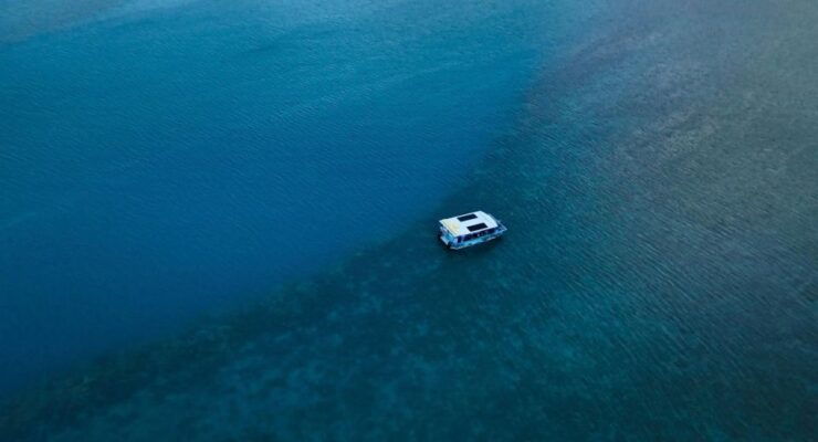 Airlie Beach: Glass-Bottom Boat Tour - Duration and Language