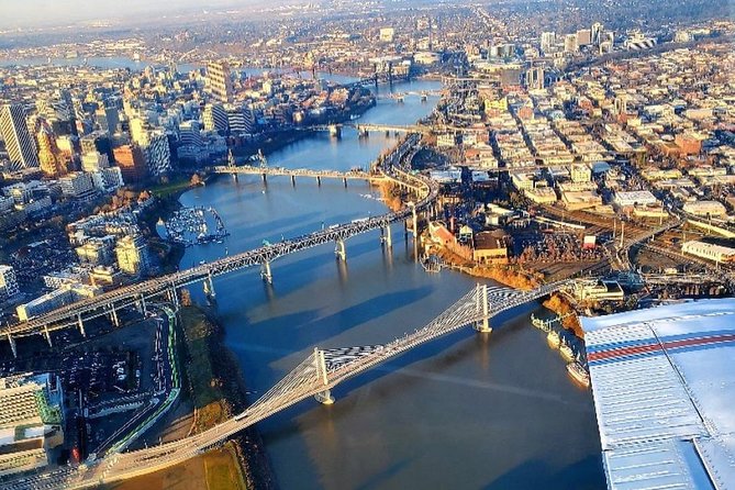 Airplane Flight Tour Over Portland, Oregon - Iconic Sights and Landmarks