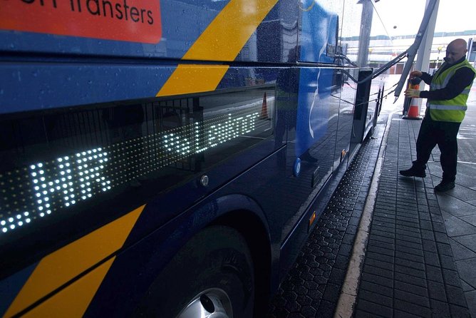 Airport Coach Service From Gatwick to Oxford - Amenities and Comfort