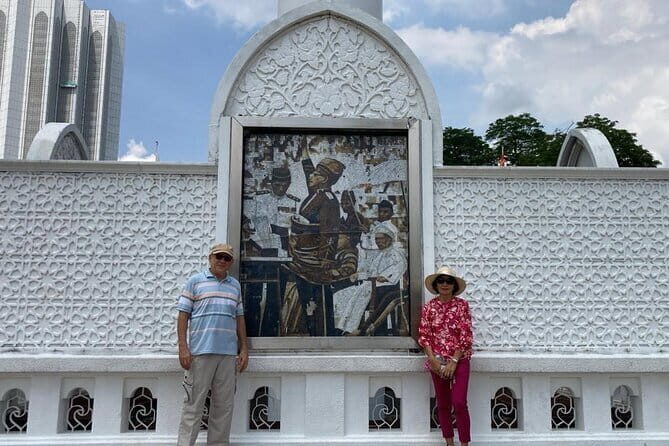 Airport Layover: Full-Day Batu Caves & Kuala Lumpur City Tour - Exploring Kuala Lumpur During Your Layover