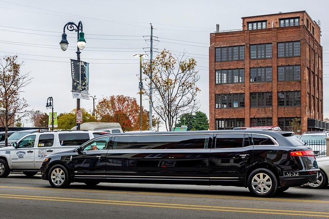 Airport Private Arrival Ride to NY Hotels by Stretch Limousine, Sedan or Minibus - Pricing and Booking
