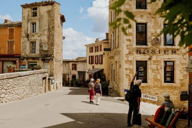 Aix and Marseille: the Best of Luberon: Gordes & Rousillon - Ochre Production Insights