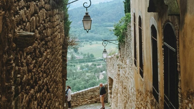 Aix-en-Provence Luberon Full-Day Small Group Guided Tour - Sénanque Abbey: a scenic pause among lavender fields