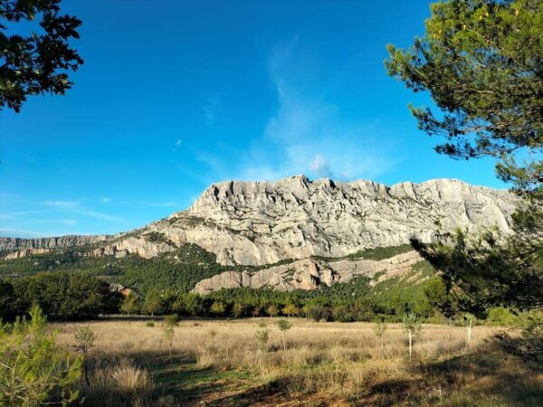 Aix & Marseille: Sainte Victoire Horse Ride, Picnic & Wine - Horse Riding Experience