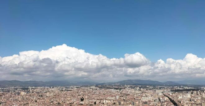 Aix or Marseille: Marseille & Wine Tour in Sainte Victoire - Culinary Delights at the Old Port