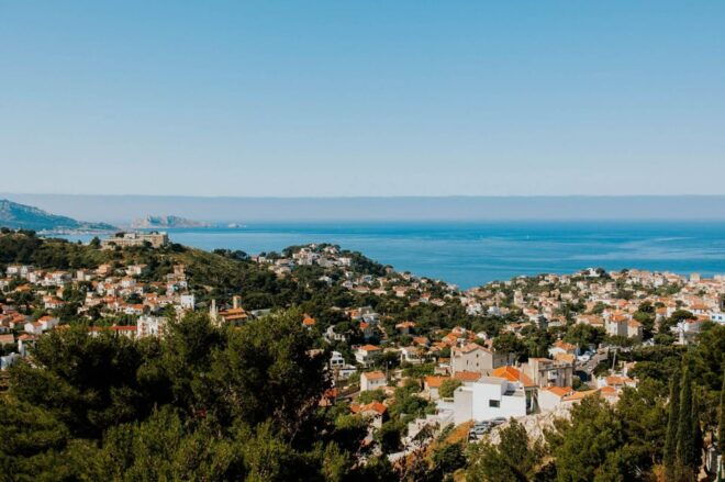Aix: Safari in Marseille, Cassis & Boat Trip to Calanques - Experience and Insights