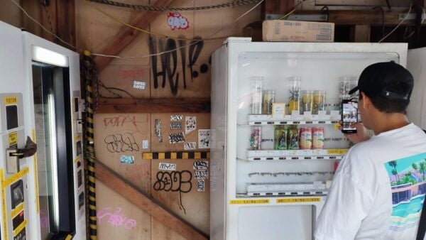 Akihabara's Weirdest Vending Machines! Enjoy Maide Cafe! - Indulge in a Unique Food Combo at the Maid Cafe