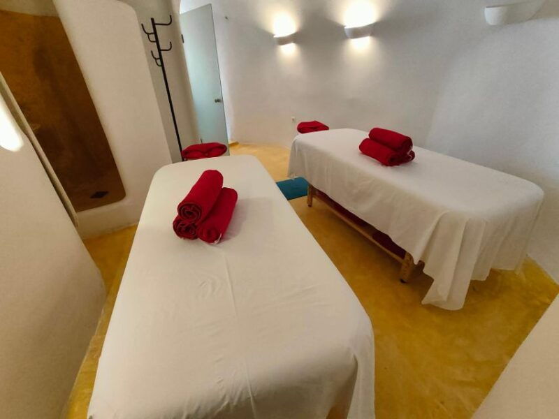 Akrotiri: Aromatherapy Couples Massage - The Sum Up