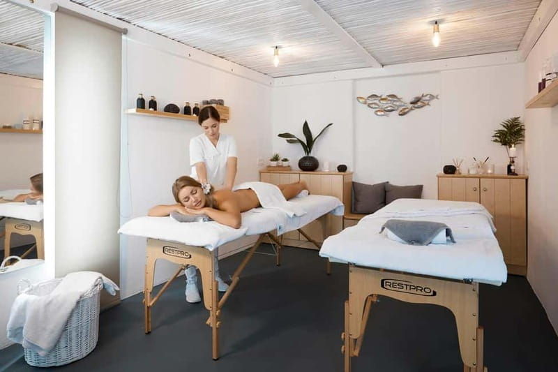 Akrotiri: Couples Massage Dinner & Pool Access - FAQ